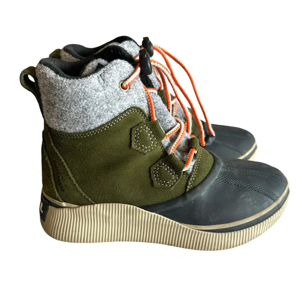 Sorel Out n About  IV Chillz Waterproof Boots Childrens Size 4 Outdoor Shearling